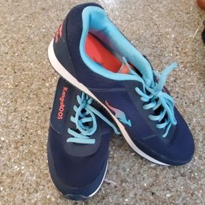 Kangaroo Sneakers 9.5 Roos